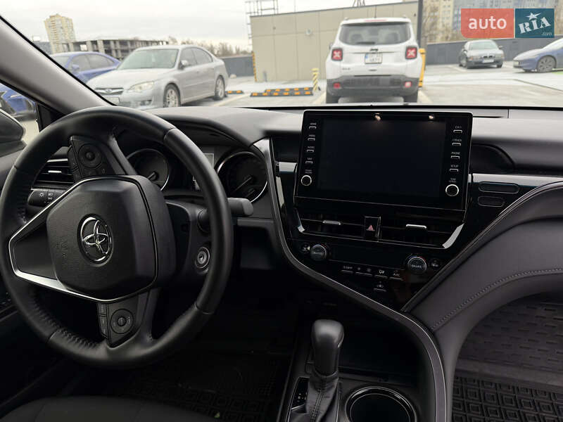 Седан Toyota Camry 2024 в Киеве