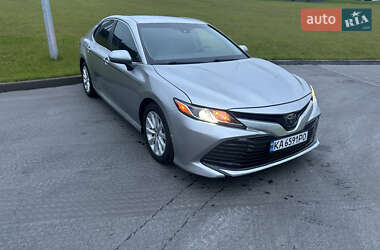 Седан Toyota Camry 2017 в Киеве