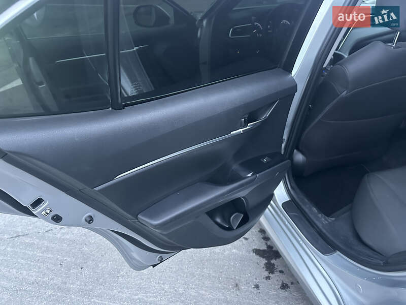 Седан Toyota Camry 2017 в Киеве фото 12 Седан Toyota Camry 2017 в Киеве