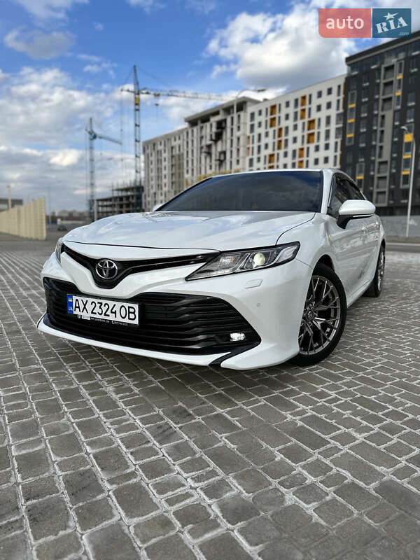 Седан Toyota Camry 2018 в Полтаве фото Седан Toyota Camry 2018 в Полтаве