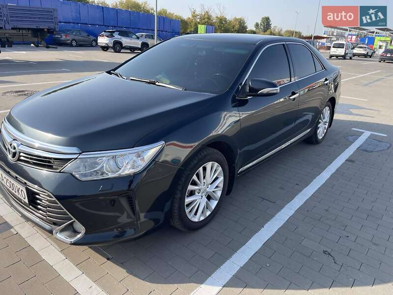 Седан Toyota Camry 2015 в Киеве