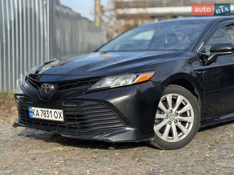 Седан Toyota Camry 2017 в Виннице