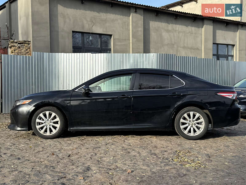 Седан Toyota Camry 2017 в Виннице