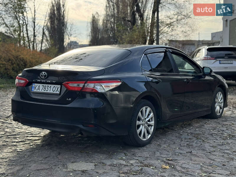 Седан Toyota Camry 2017 в Виннице