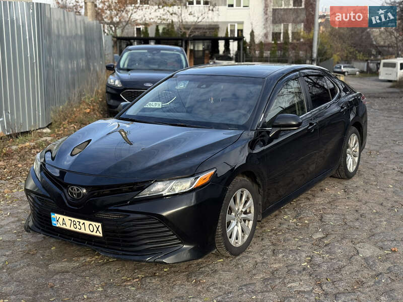 Седан Toyota Camry 2017 в Виннице