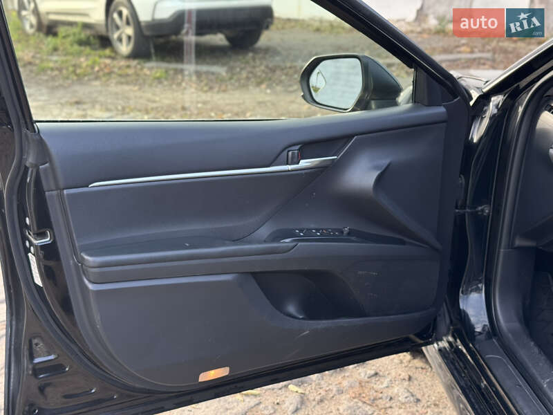 Седан Toyota Camry 2017 в Виннице