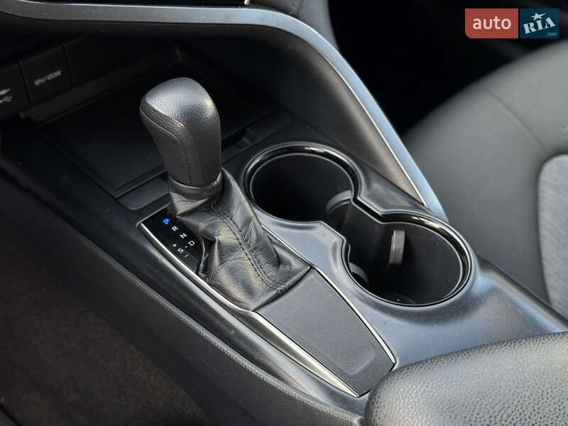 Седан Toyota Camry 2017 в Виннице