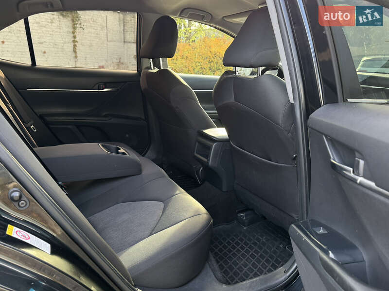 Седан Toyota Camry 2017 в Виннице