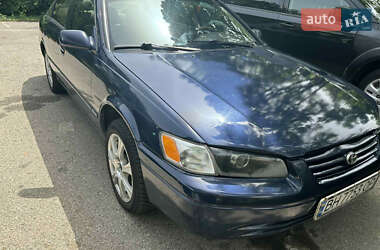 Седан Toyota Camry 1998 в Києві