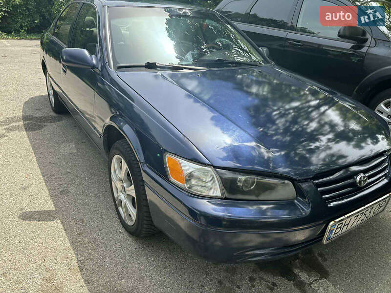 Седан Toyota Camry 1998 в Киеве