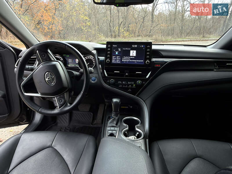 Седан Toyota Camry 2022 в Запорожье