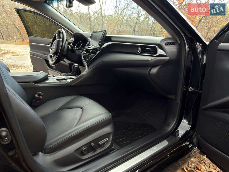 Седан Toyota Camry 2022 в Запорожье