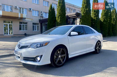 Седан Toyota Camry 2013 в Краснограде