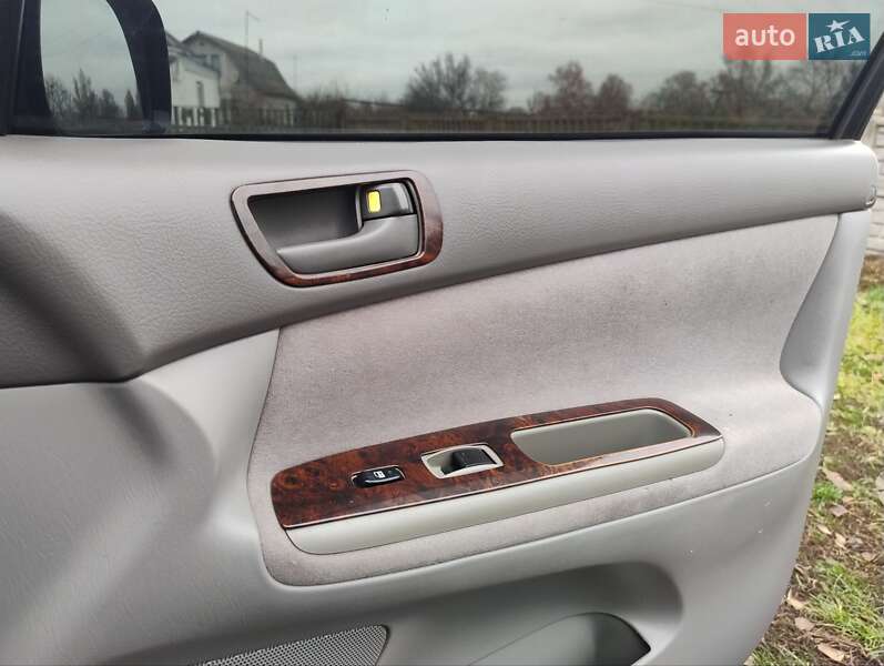 Седан Toyota Camry 2002 в Киеве