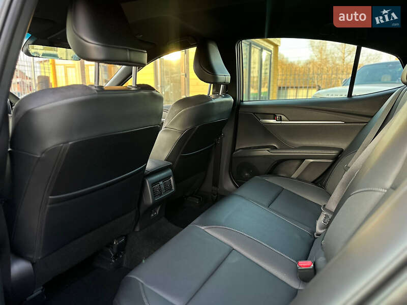 Седан Toyota Camry 2024 в Киеве фото 42 Седан Toyota Camry 2024 в Киеве