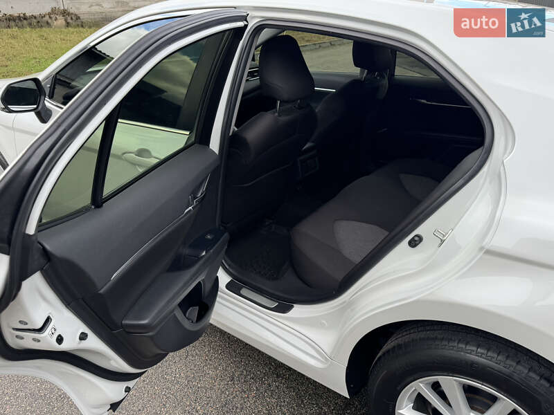 Седан Toyota Camry 2018 в Киеве фото 24 Седан Toyota Camry 2018 в Киеве