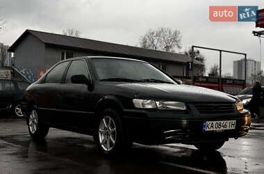 Седан Toyota Camry 1999 в Києві
