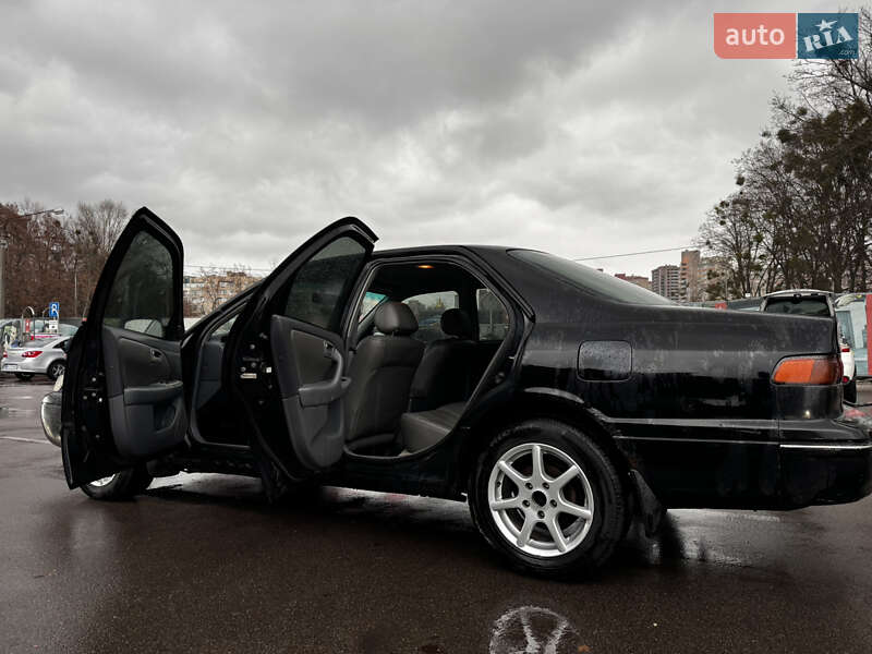 Седан Toyota Camry 1999 в Києві