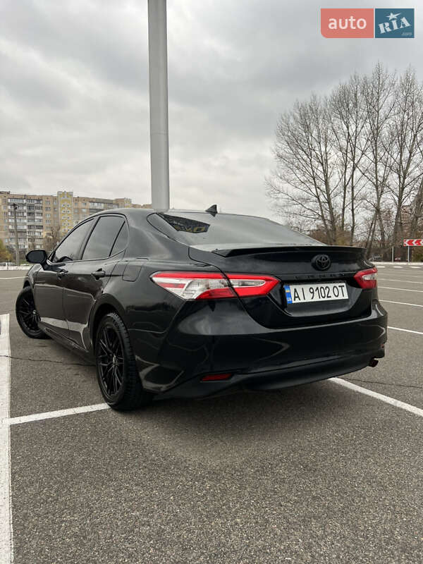 Седан Toyota Camry 2019 в Киеве