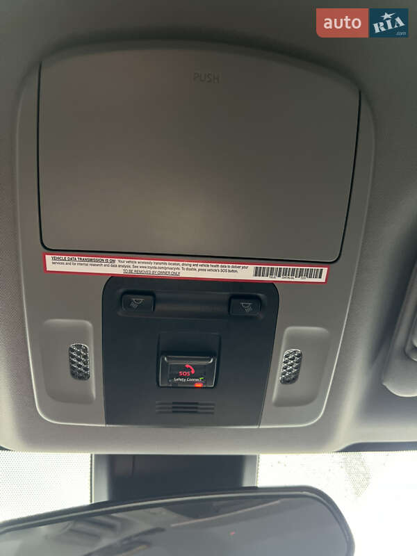 Седан Toyota Camry 2019 в Киеве