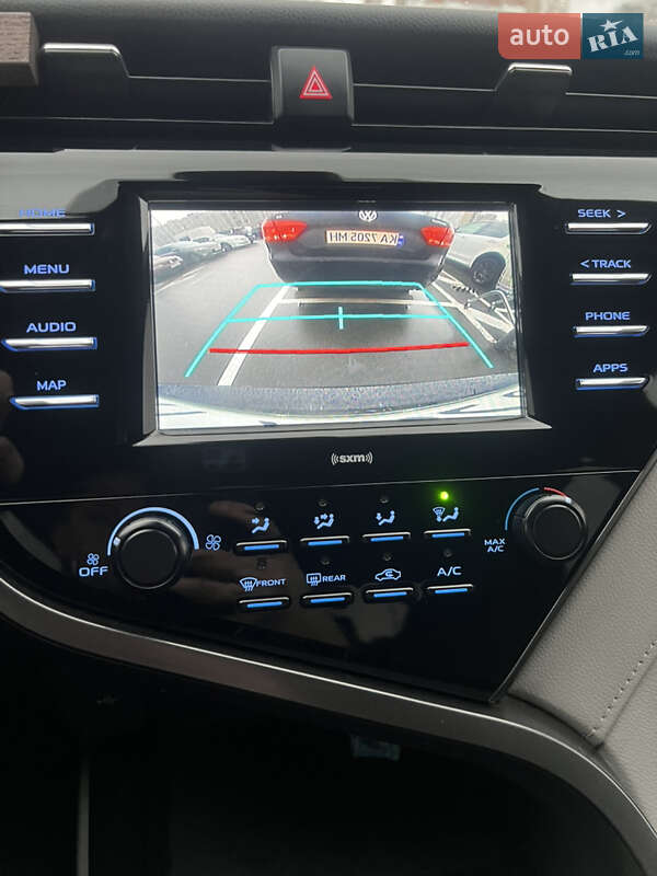 Седан Toyota Camry 2019 в Киеве