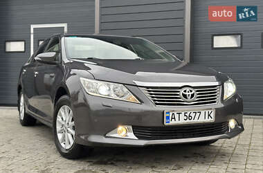 Седан Toyota Camry 2014 в Ивано-Франковске