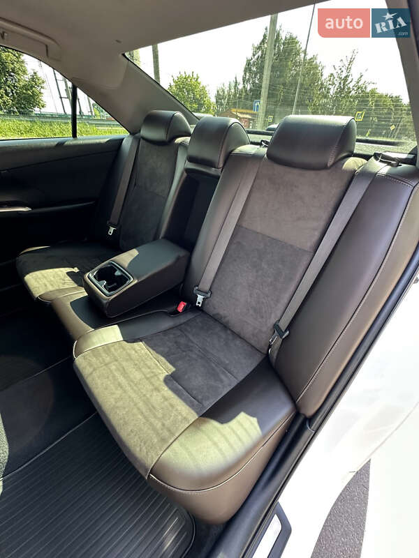 Седан Toyota Camry 2017 в Киеве