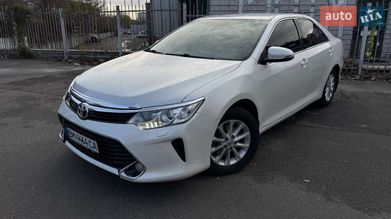 Седан Toyota Camry 2017 в Киеве