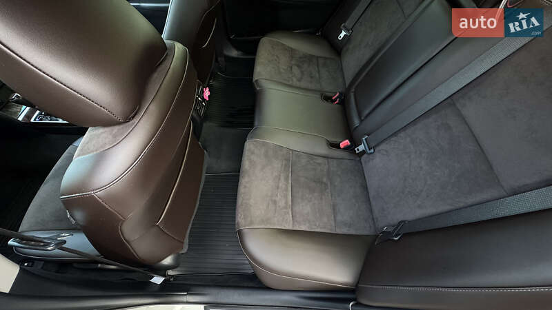 Седан Toyota Camry 2017 в Киеве