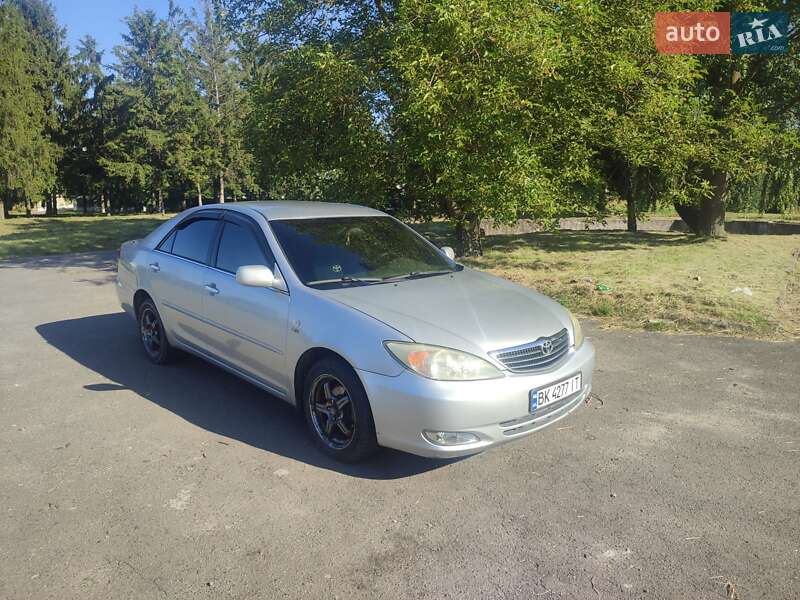 Седан Toyota Camry 2004 в Дубні фото Седан Toyota Camry 2004 в Дубні