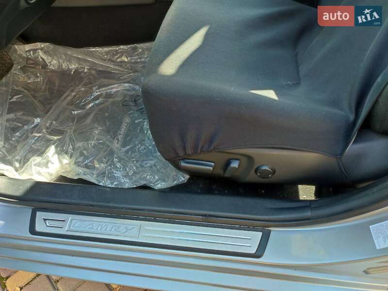 Седан Toyota Camry 2016 в Запоріжжі