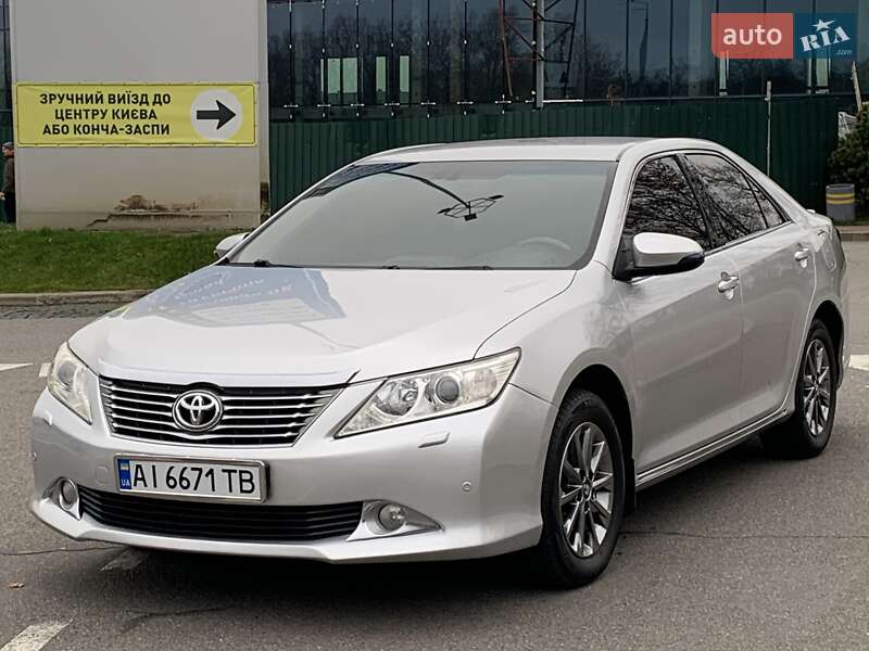 Седан Toyota Camry 2011 в Києві