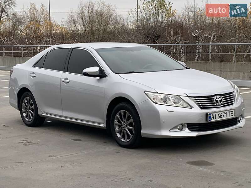 Седан Toyota Camry 2011 в Києві