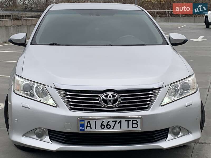 Седан Toyota Camry 2011 в Києві