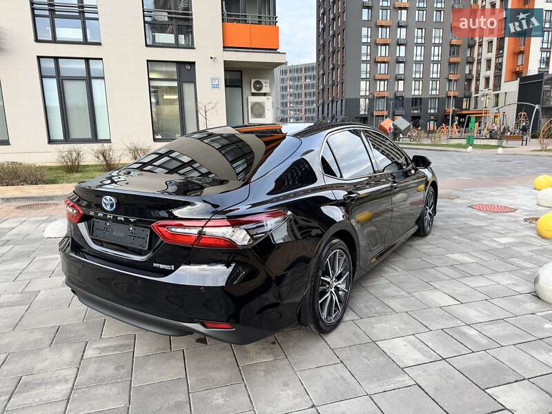 Седан Toyota Camry 2021 в Киеве