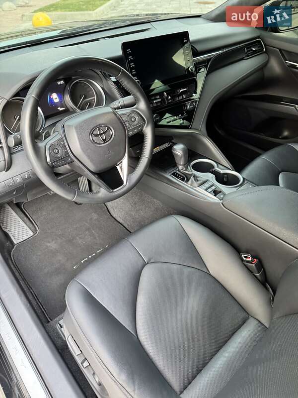 Седан Toyota Camry 2021 в Киеве