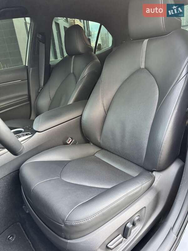 Седан Toyota Camry 2021 в Киеве