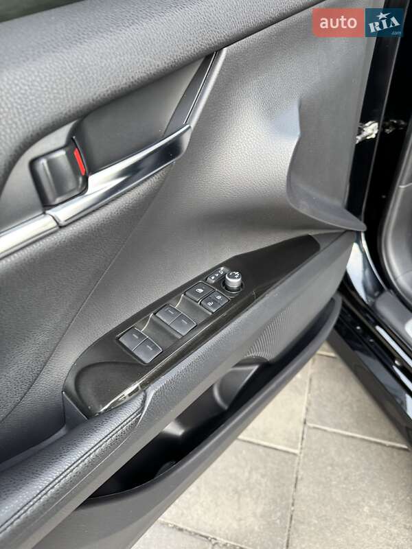 Седан Toyota Camry 2021 в Киеве