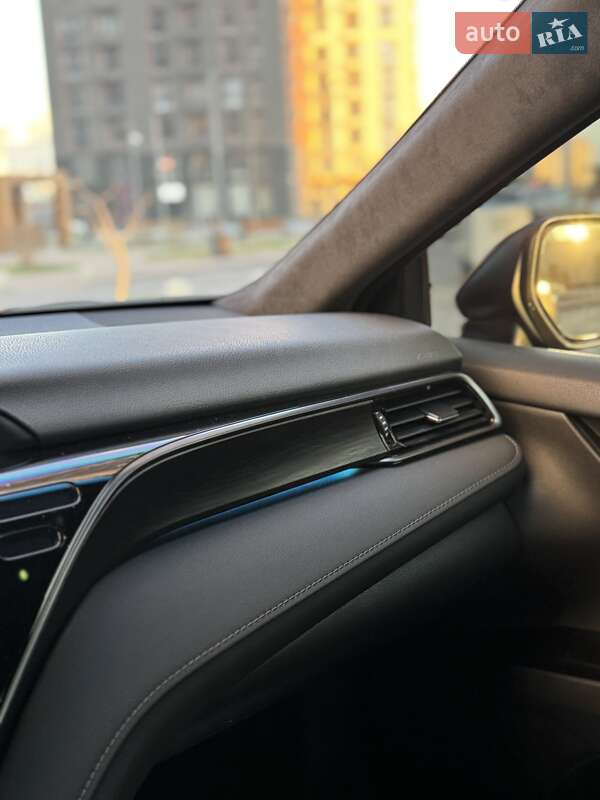 Седан Toyota Camry 2021 в Киеве
