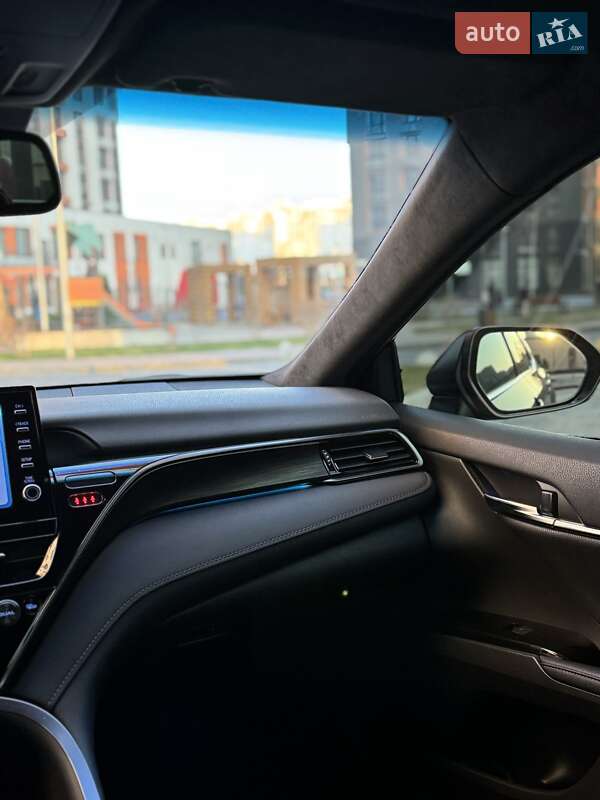 Седан Toyota Camry 2021 в Киеве