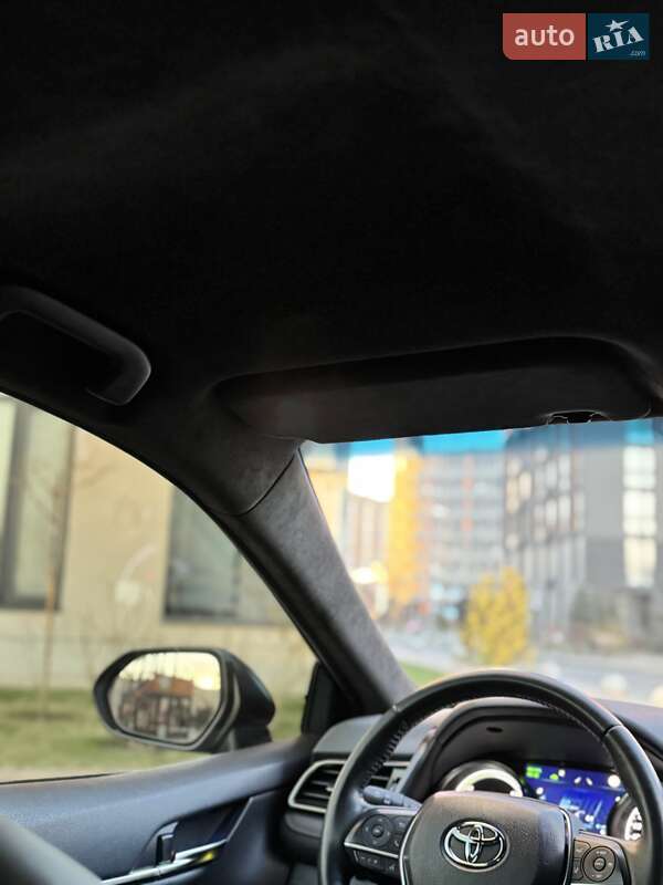 Седан Toyota Camry 2021 в Киеве