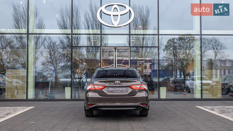 Седан Toyota Camry 2018 в Днепре