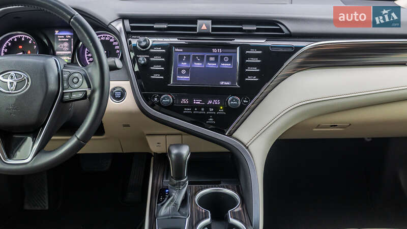 Седан Toyota Camry 2018 в Днепре
