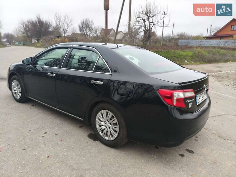 Седан Toyota Camry 2012 в Киеве