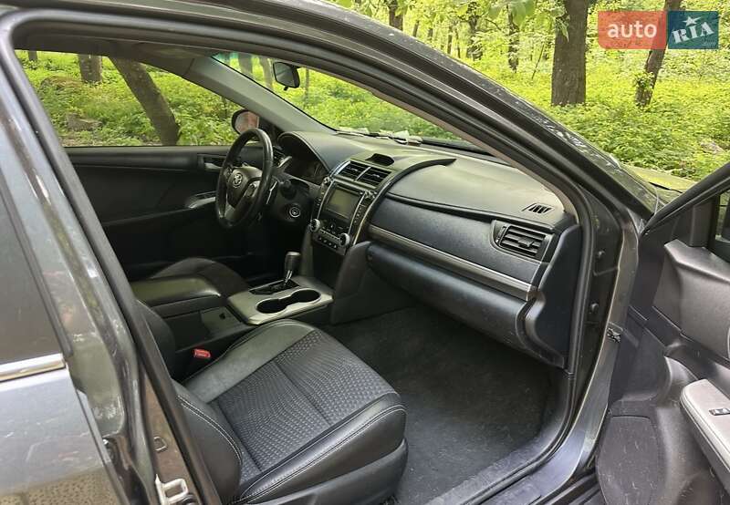 Седан Toyota Camry 2012 в Запорожье