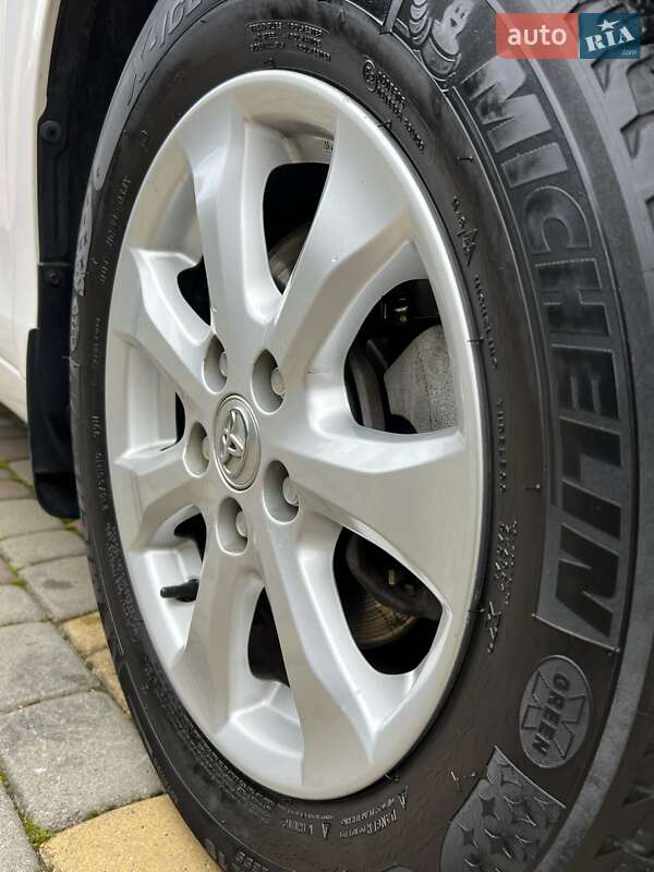 Седан Toyota Camry 2011 в Івано-Франківську