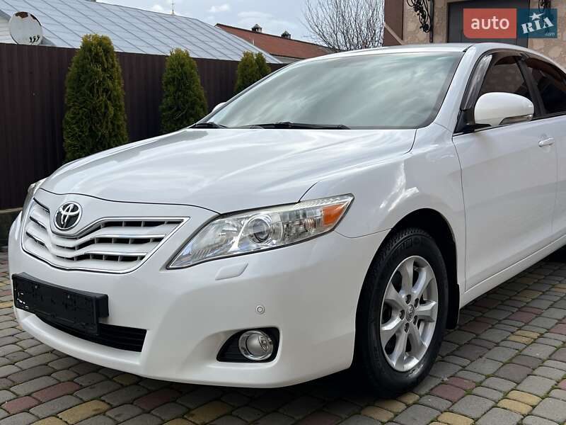 Седан Toyota Camry 2011 в Івано-Франківську
