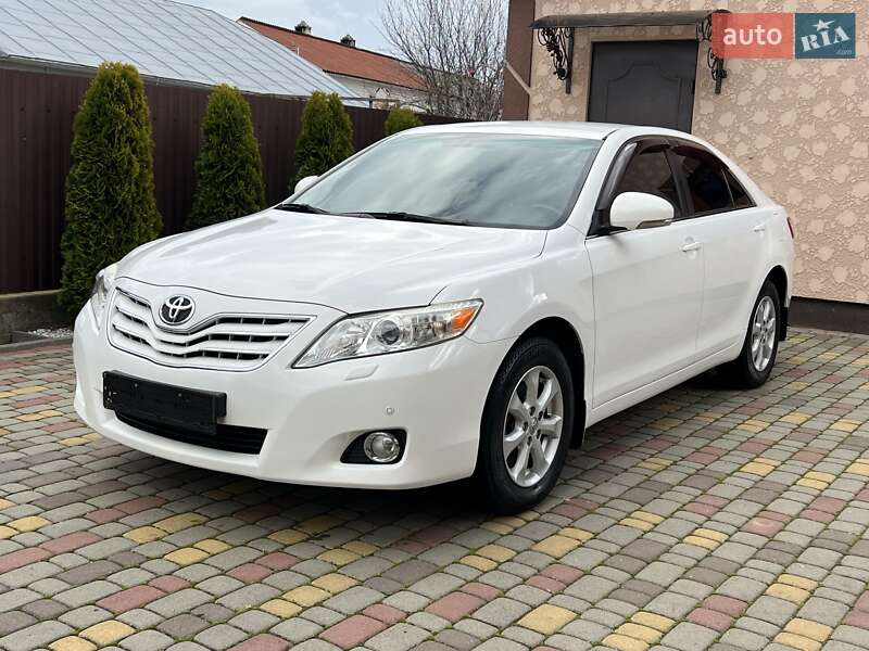 Седан Toyota Camry 2011 в Івано-Франківську