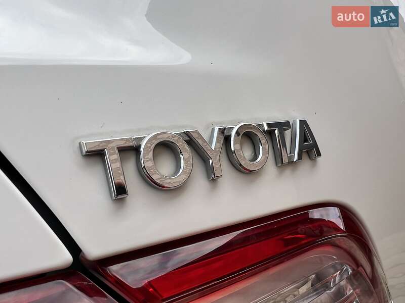 Седан Toyota Camry 2011 в Івано-Франківську