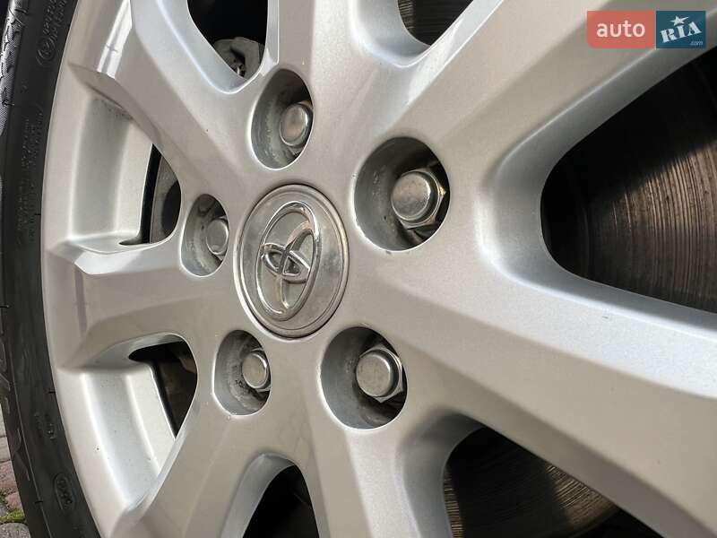 Седан Toyota Camry 2011 в Івано-Франківську